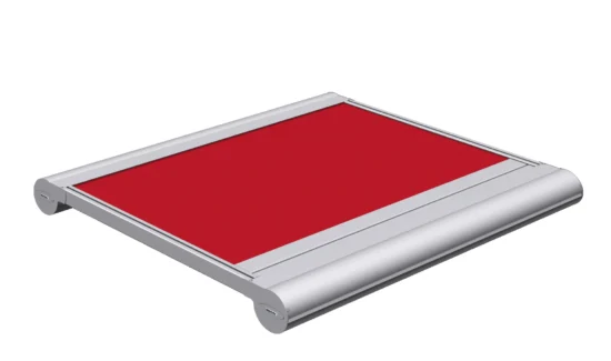 Markisen-Kassette mit rotem Tuch